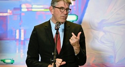 Grüne richten wegen Weimer Fragen an Regierung - Aktuelle Stunde im Bundestag