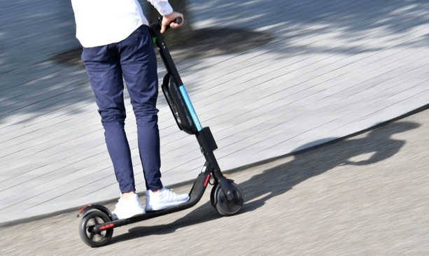 Bild vergr&ouml;&szlig;ern: E-Scooter-Vermieter sollen künftig bei Unfallschäden haften