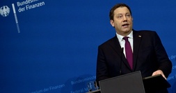 Klingbeil lässt Übergewinnsteuer für Mineralölkonzerne prüfen