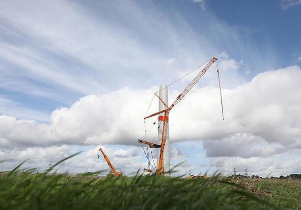 Bild vergr&ouml;&szlig;ern: Umweltminister drängt auf weiteren Ausbau von Erneuerbaren