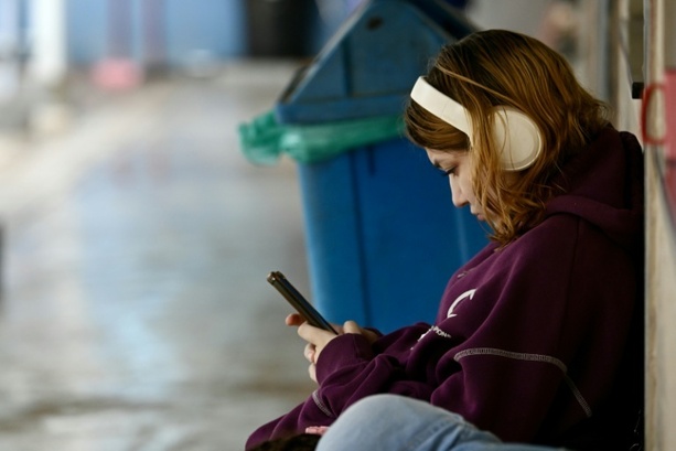 Bild vergr&ouml;&szlig;ern: Unesco: Mehrheit der Staaten hat Einschränkungen für Handygebrauch in Schulen