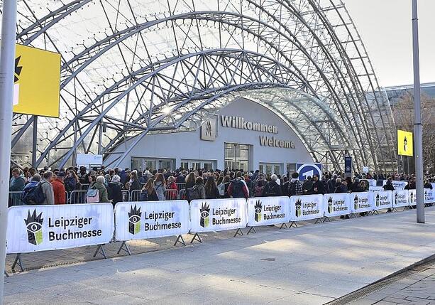Bild vergr&ouml;&szlig;ern: Leipziger Buchmesse für Besucher geöffnet