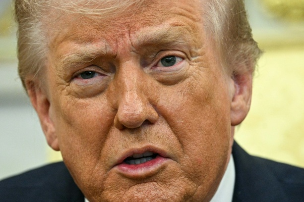 Bild vergr&ouml;&szlig;ern: Trump nennt Nato-Verbündete Feiglinge