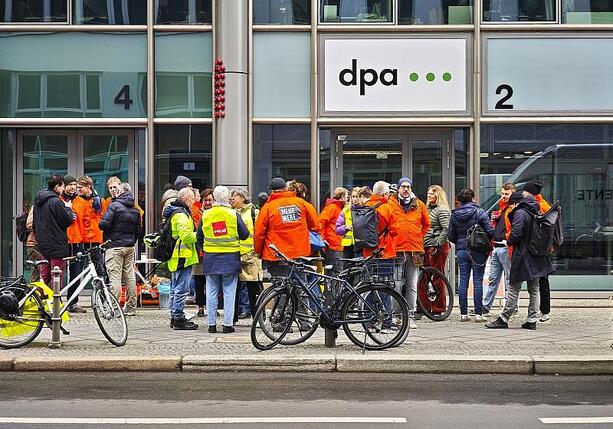 Bild vergr&ouml;&szlig;ern: Gewerkschaft mit Streik bei dpa zufrieden
