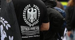Über 500 Rechtsextremisten mit offenen Haftbefehlen gesucht