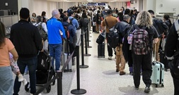 Haushaltsstreit: Trump droht mit Einsatz von ICE-Mitarbeitern an Flughäfen