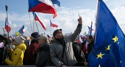 Zehntausende demonstrieren in Tschechien gegen Regierungschef Babis