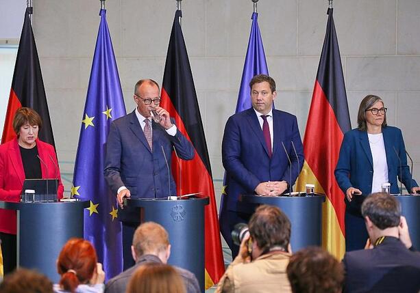 Bild vergr&ouml;&szlig;ern: VW-Chef Blume fordert Taten nach Autogipfeln im Kanzleramt