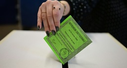 Italiener stimmen in Referendum über Justizreform ab - knappes Rennen erwartet