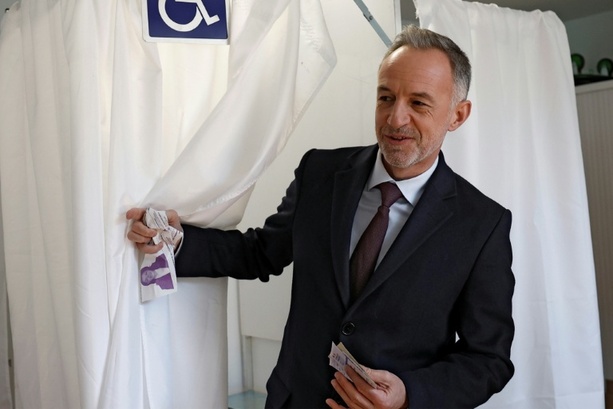 Bild vergr&ouml;&szlig;ern: Kommunalwahl in Frankreich: Paris und Marseille bleiben links