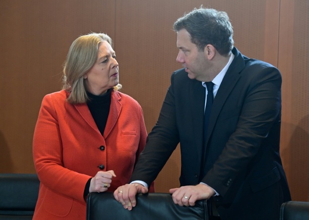 Bild vergr&ouml;&szlig;ern: Spitzengremien der Bundesparteien beraten über Ergebnis der Landtagswahl