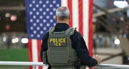 Trump-Regierung setzt ICE-Mitarbeiter an Flughäfen ein