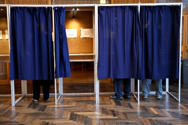 Bild vergr&ouml;&szlig;ern: Frederiksen will weiter regieren: Vorgezogene Parlamentswahl in Dänemark begonnen