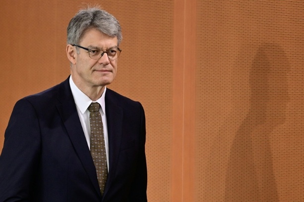 Bild vergr&ouml;&szlig;ern: Verkehrsminister Schnieder: Bundesregierung wird Klimaziele einhalten