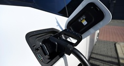 Bund fördert Bau von E-Autoladesäulen für Mehrparteienhäuser