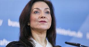 Wirtschaftsministerium: Reiche rüttelt nicht an Klimazielen