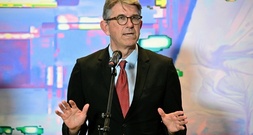 Merz stellt sich hinter umstrittenen Staatsminister Weimer