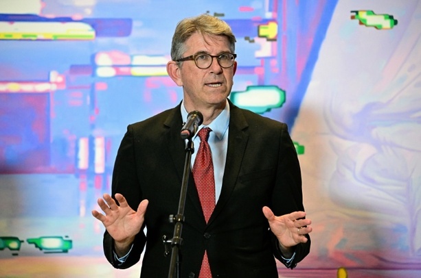 Bild vergr&ouml;&szlig;ern: Merz stellt sich hinter umstrittenen Staatsminister Weimer