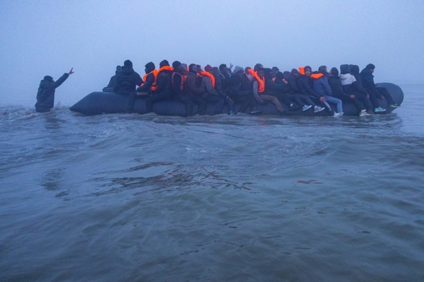 Bild vergr&ouml;&szlig;ern: Schleusungen über Ärmelkanal: Verdächtigte in Nordrhein-Westfalen festgenommen