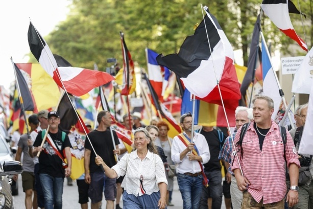 Bild vergr&ouml;&szlig;ern: Geldstrafe wegen Tätigkeit für verbotene Reichsbürgervereinigung in Brandenburg