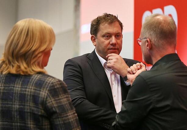 Bild vergr&ouml;&szlig;ern: SPD sackt im Politbarometer auf Rekordtief