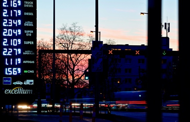 Bild vergr&ouml;&szlig;ern: Tankstellen-Preisregel beschlossen - Koalition will weitere Entlastungen prüfen