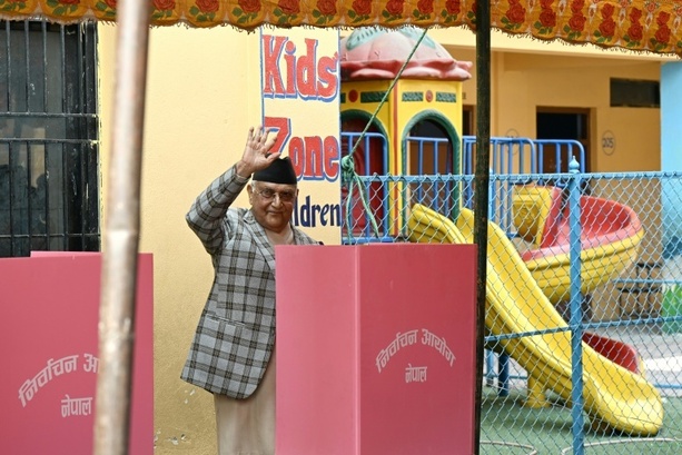 Bild vergr&ouml;&szlig;ern: Nepals Ex-Regierungschef wegen Vorwurfs der Protestniederschlagung festgenommen