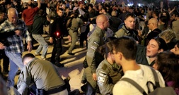 Hunderte Israelis protestieren gegen Iran-Krieg