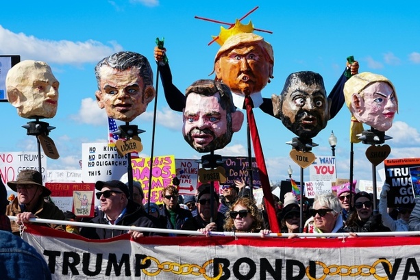 Bild vergr&ouml;&szlig;ern: US-weite Großdemonstrationen gegen Trump: Über acht Millionen Teilnehmer