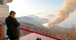 Nordkorea testet im Beisein von Machthaber Kim neuen Raketenantrieb