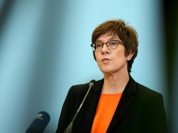 Bild vergr&ouml;&szlig;ern: Kramp-Karrenbauer fordert CDU zu klarer Abgrenzung von AfD auf