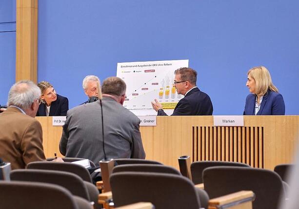 Bild vergr&ouml;&szlig;ern: Lang und Gysi kritisieren geplante Gesundheitsreformen