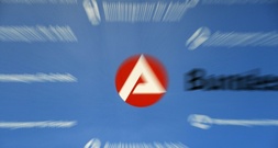 Zahl der Arbeitslosen bleibt im März über Drei-Millionen-Schwelle