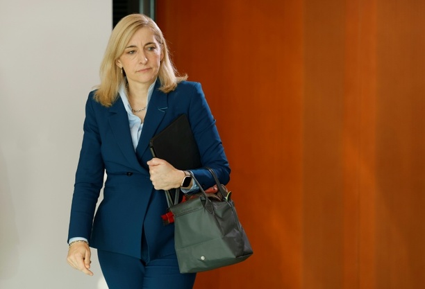 Bild vergr&ouml;&szlig;ern: Warken: Bis 2030 Sparpaket von 40 Milliarden Euro für stabile Kassenbeiträge nötig