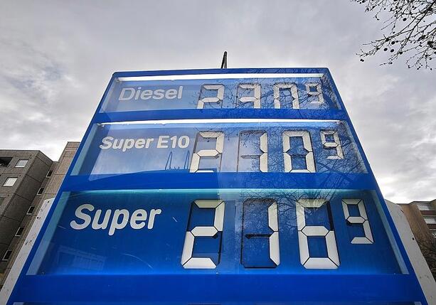 Bild vergr&ouml;&szlig;ern: Spritpreise vor neuer Tankstellen-Regel erneut gestiegen