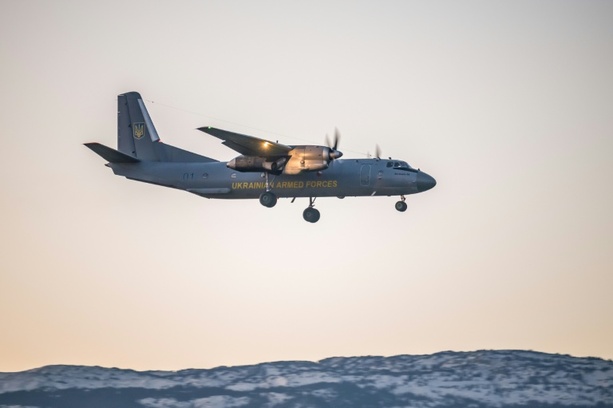 Bild vergr&ouml;&szlig;ern: Russisches Militärflugzeug über der Krim abgestürzt - Alle 29 Insassen tot