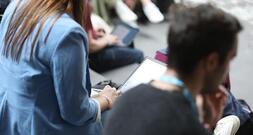 Umfrage: Deutsche blicken gespalten auf 