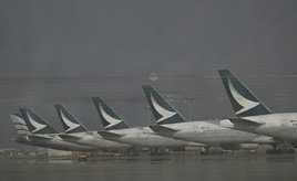 Airlines erhöhen Treibstoffzuschläge - Lufthansa weniger von Kerosin-Preisanstieg betroffen