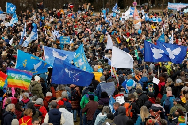 Bild vergr&ouml;&szlig;ern: Erste Ostermärsche beginnen an Gründonnerstag - Fokus auch auf Wehrpflicht