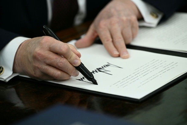 Bild vergr&ouml;&szlig;ern: US-Demokraten klagen gegen Trump-Dekret für erschwerte Briefwahl