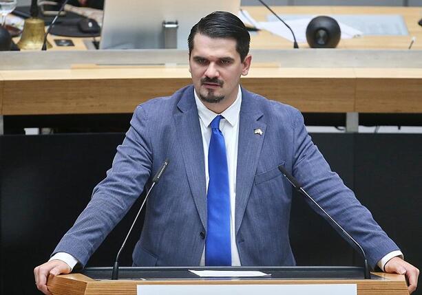 Bild vergr&ouml;&szlig;ern: AfD-Politiker Vallendar bei Infostand ins Gesicht geschlagen