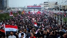 Zehntausende Menschen demonstrieren im Irak gegen den Iran-Krieg