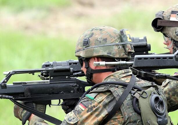 Bild vergr&ouml;&szlig;ern: Ausreisen: Kriegsdienstgegner sehen Vorbereitung für Wehrpflicht