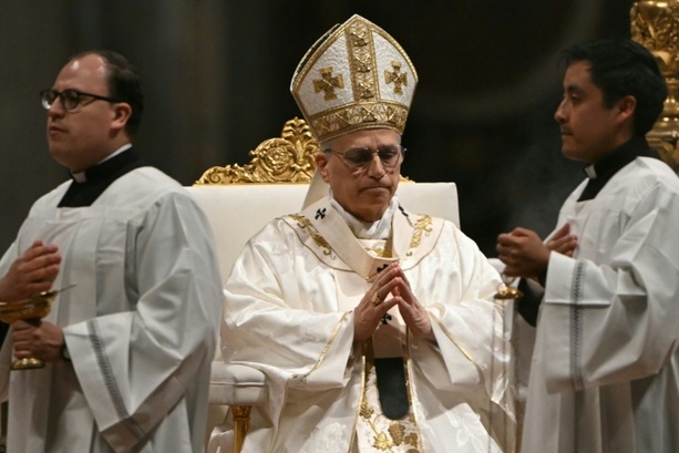 Bild vergr&ouml;&szlig;ern: Ostermesse im Vatikan: Papst Leo XIV. ruft zu Frieden in der Welt auf