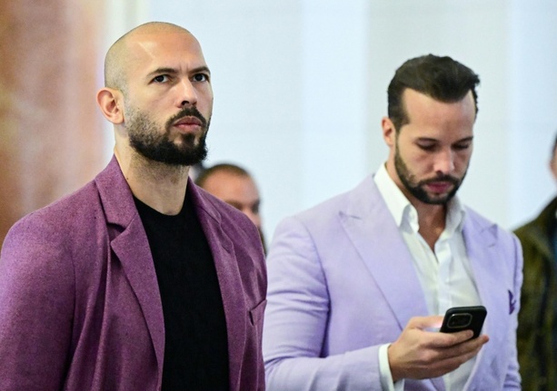 Bild vergr&ouml;&szlig;ern: Gericht in Rumänien hebt rechtliche Auflagen gegen Influencer Andrew Tate auf