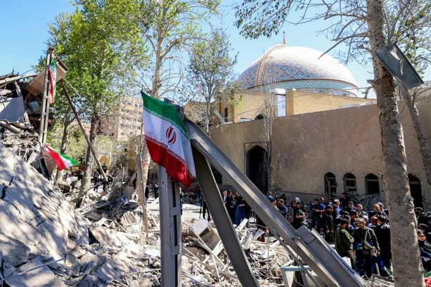 Bild vergr&ouml;&szlig;ern: Vor Ablauf von Trumps Ultimatum: Weitere heftige Angriffe im Iran-Krieg