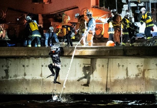 Bild vergr&ouml;&szlig;ern: Riesiges Baugerüst stürzt ein - Vier Verletzte und ein Vermisster in Japan