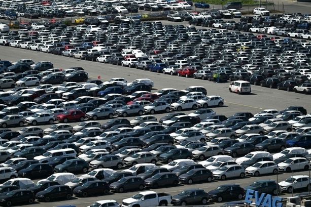 Bild vergr&ouml;&szlig;ern: Industrie mit leichtem Plus beim Auftragseingang - Autobranche legt zu