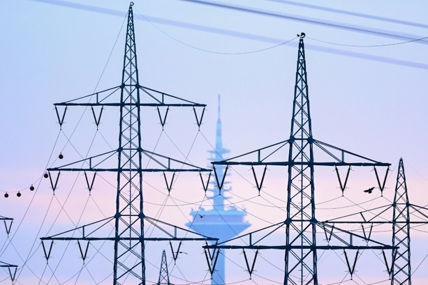 Bild vergr&ouml;&szlig;ern: Industrieproduktion im Februar ohne Schwung - Einbußen im Baugewerbe