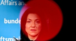 Reiche will Rente an Lebenserwartung koppeln und lehnt höhere Spitzensteuer ab